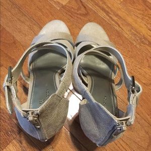 Wor cari taupe heels